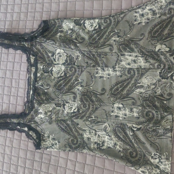 White House Black Market sleeveless top - Picture 4 of 4